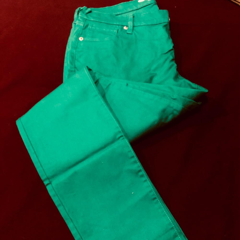 Nearly new Mid-rise skinny jean in green denim